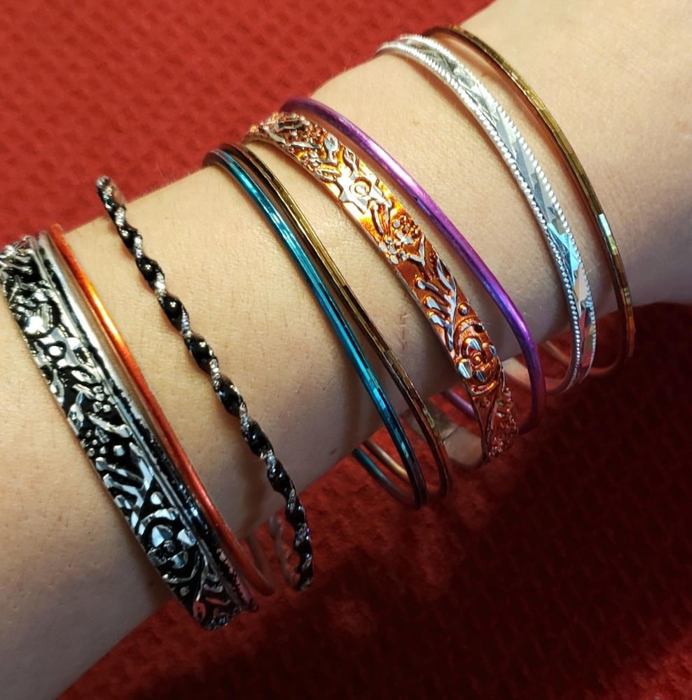Assorted retro bangle bracelets - Picture 3 of 3